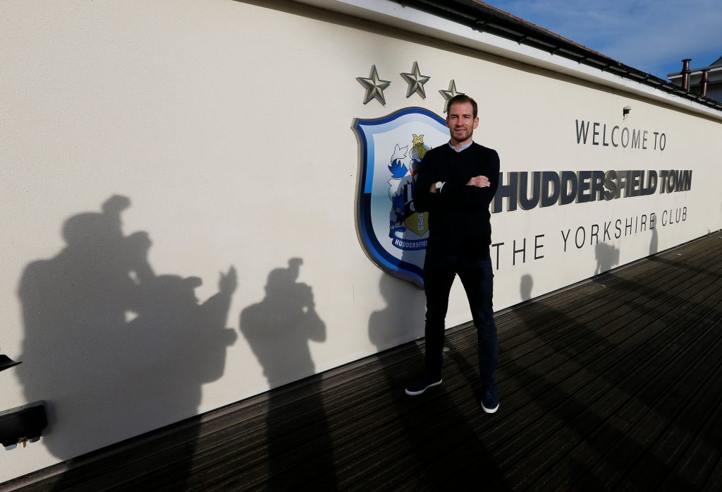 Siewert could bring attacking 4-3-3 to Huddersfield