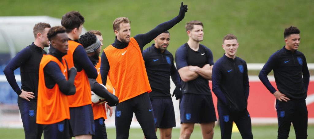 Which FPL players are on international duty ahead of Double Gameweek 32?