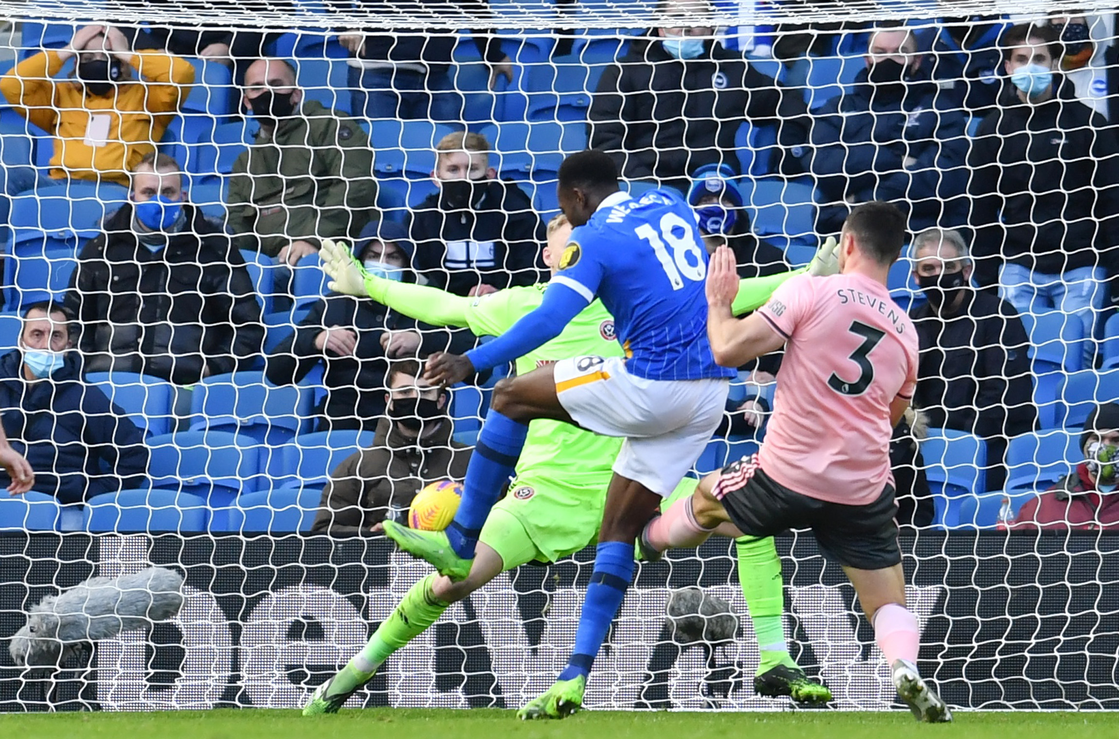 Budget forward Welbeck in form as Blades’ set-play woes bode well for Everton