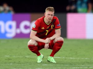 De Bruyne goes off with injury and Holeš emerges as budget enabler