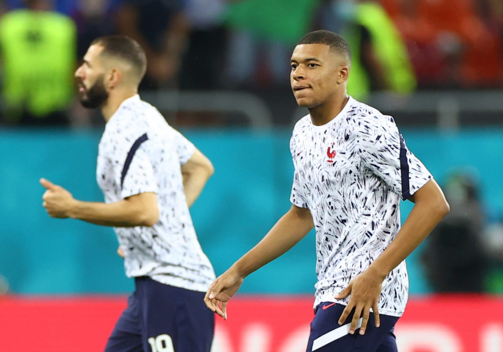 Deschamps switches to back three for Switzerland clash