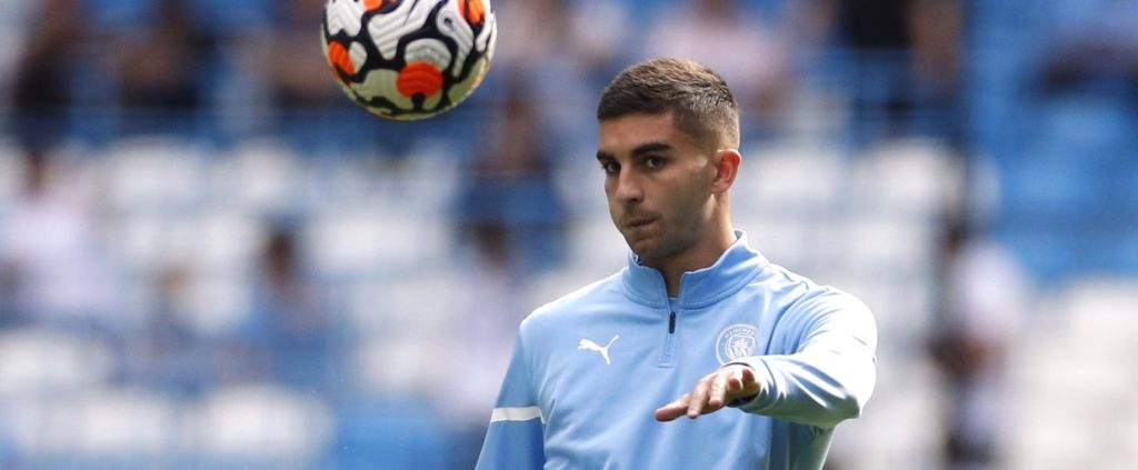 Torres benched for Chelsea v City as much-captained Ronaldo leads United attack