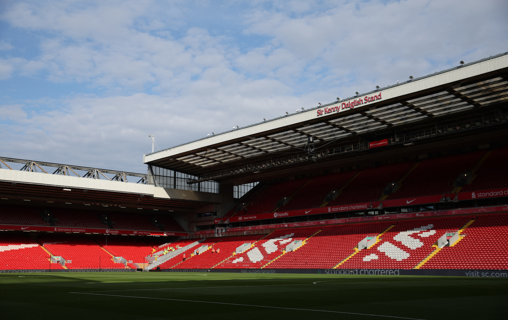 3pm team news: Woodman starts, Palace go strong