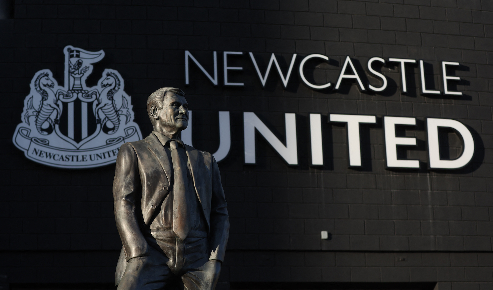 Newcastle v Chelsea team news: Enzo benched