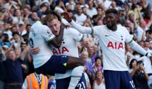 Are FPL bandwagons Trippier, Walker and Mitoma worth buying?