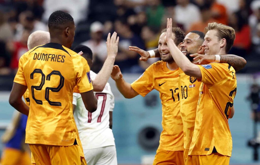 Netherlands v Argentina team news: Bergwijn in for Klaassen