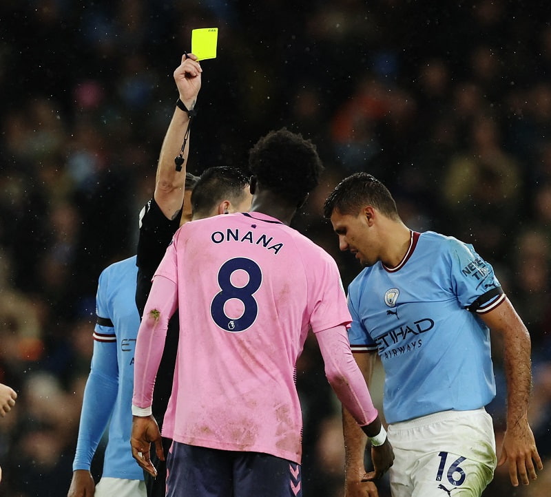 Which FPL players are suspended or nearing a ban? - Best FPL Tips