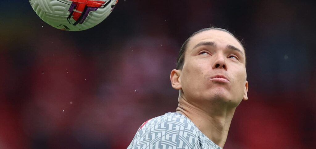 Footballers playing FPL: Bradley sells Darwin