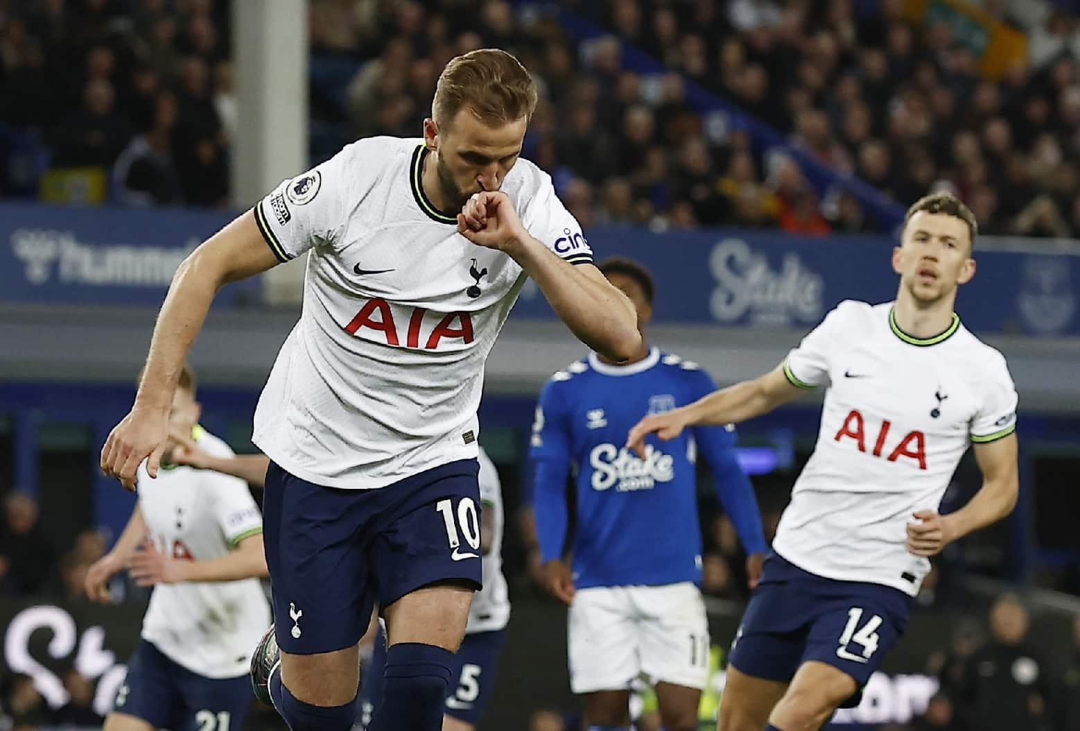 Tottenham vs Man United result, highlights from Premier League as Sarr and  Davies punish Fernandes miss