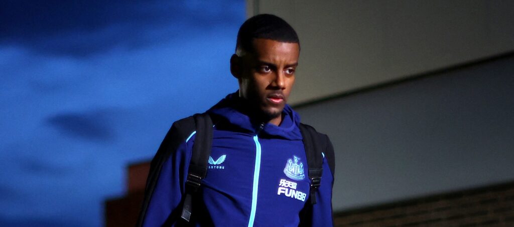 2pm team news: Isak starts, De Bruyne misses out