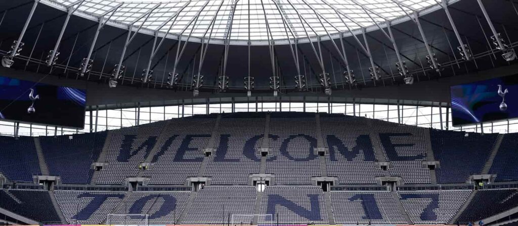 Spurs v Man Utd team news: Porro in for Royal, visitors unchanged