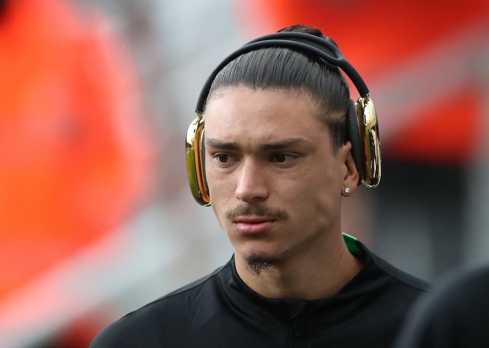 Burnley v Liverpool team news: Darwin in for Diaz