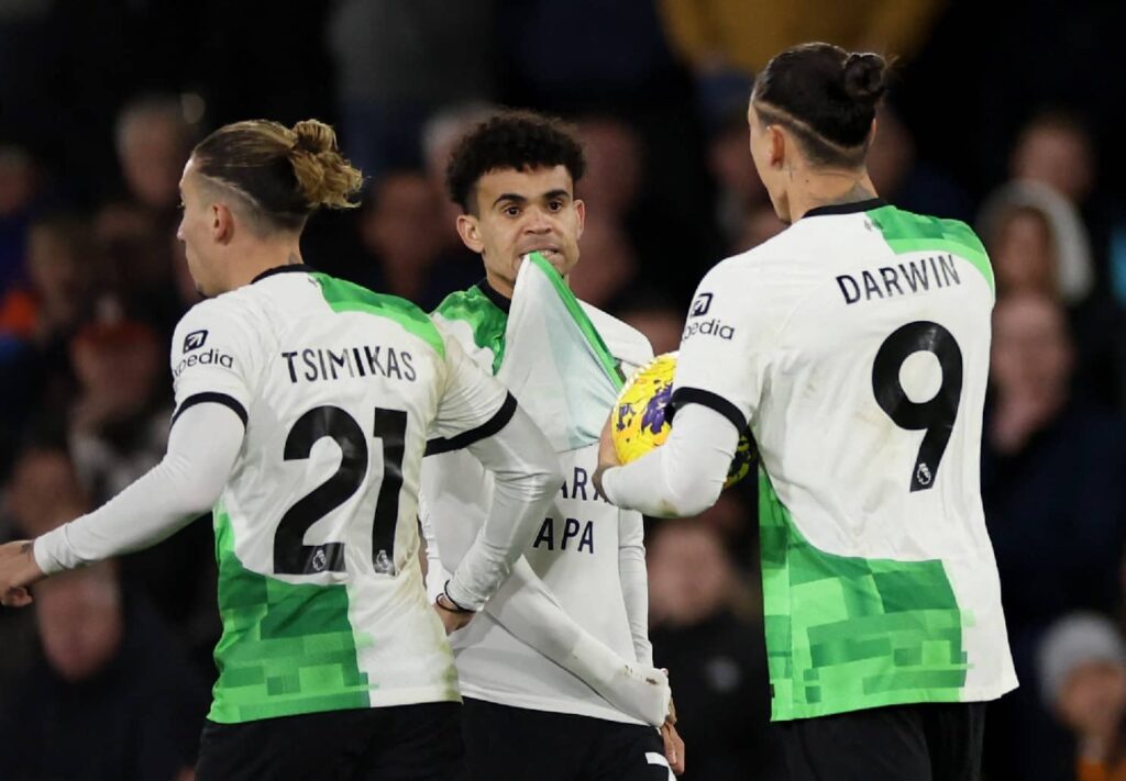 FPL Q&A: Keep or sell Bowen, best GK, Livramento v Lascelles