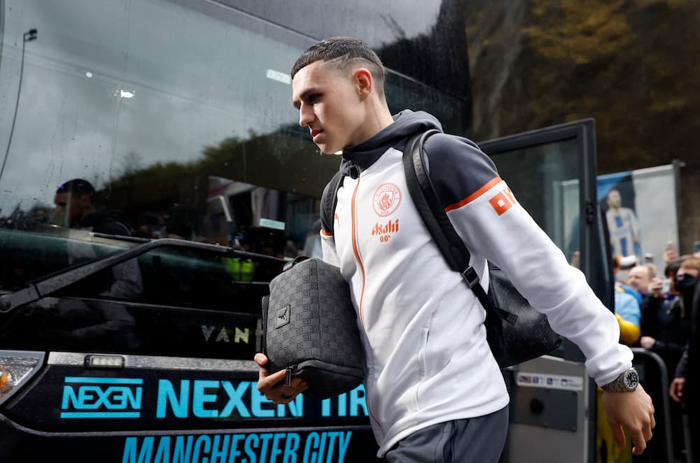 3pm team news: Lewis + Foden start, Smith Rowe benched