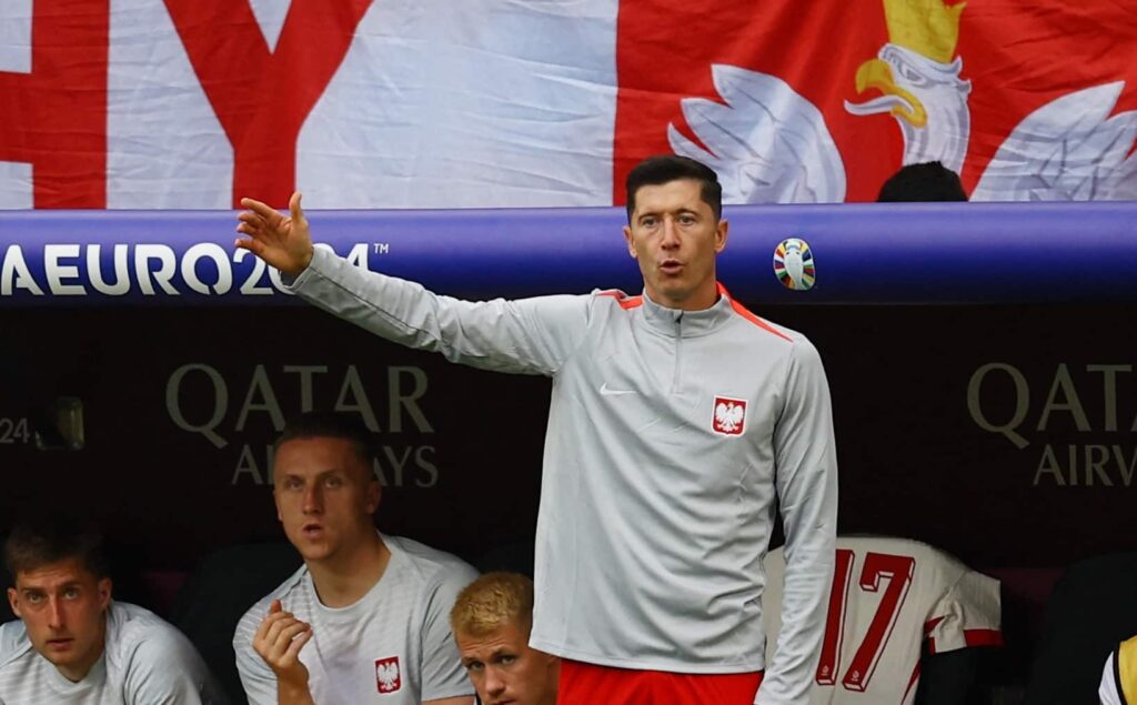 Poland v Austria team news: Lewandowski still on bench, Arnautovic in