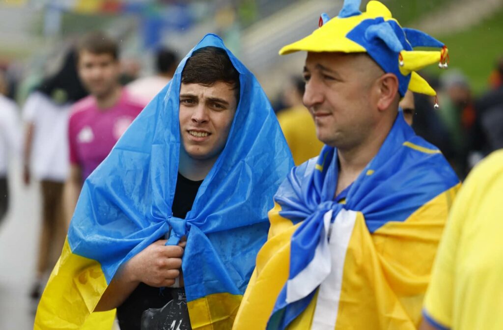 Slovakia v Ukraine team news: Lunin benched, Sudakov starts