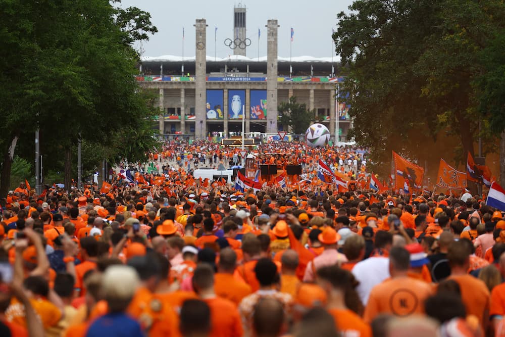 Netherlands v Turkey team news: Dutch unchanged