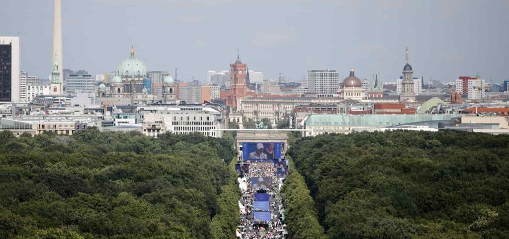 Spain v Germany team news: Mittelstadt benched again