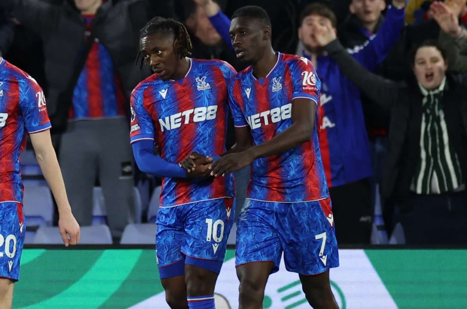 Which Crystal Palace midfielder: Eze or Sarr? 6