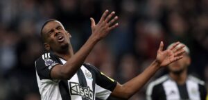 FPL notes: Isak + Trippier injury updates,