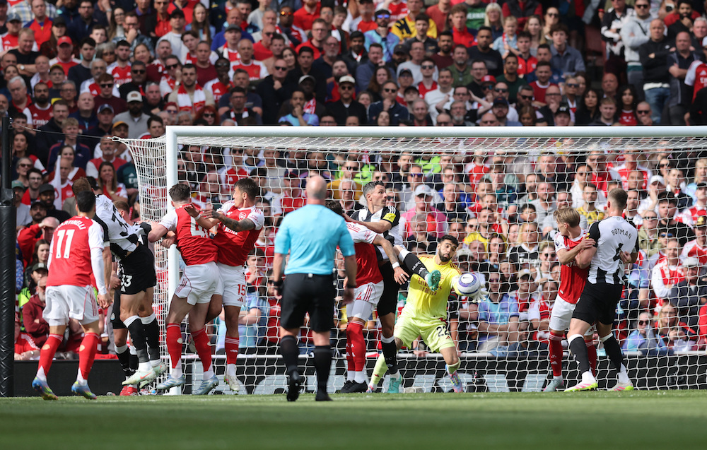 FPL notes: Isak + Saliba injury latest, Raya v Sels