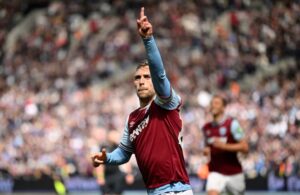 FPL notes: West Ham’s talisman, Schar, Trippier + Mitoma injury updates