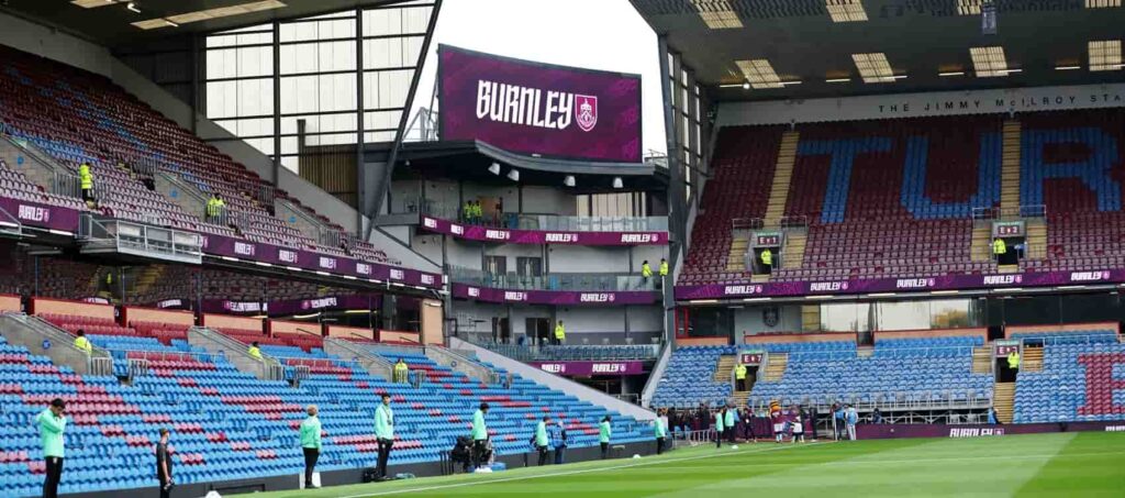 Burnley v Chelsea team news: Enzo starts, Caicedo a sub
