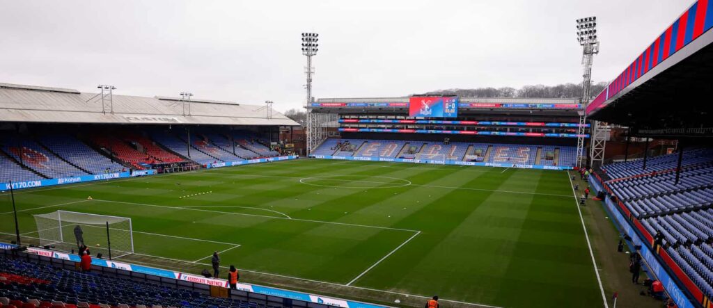 2pm team news: Munoz + Sarr start, no Palmer or Bruno G