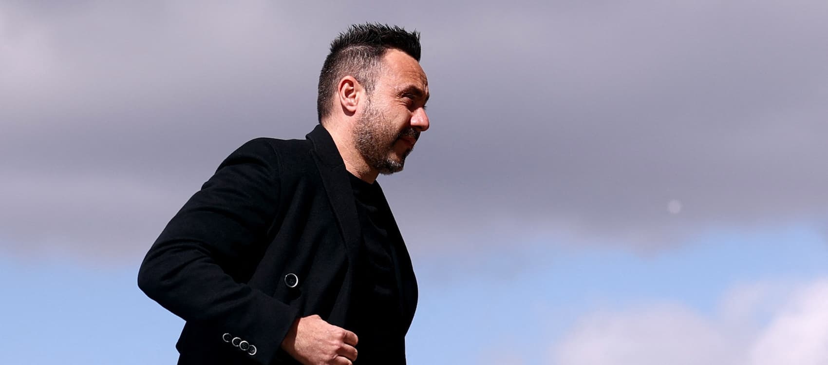 2pm team news: Sarr, Burn + Konsa benched, Thiaw starts