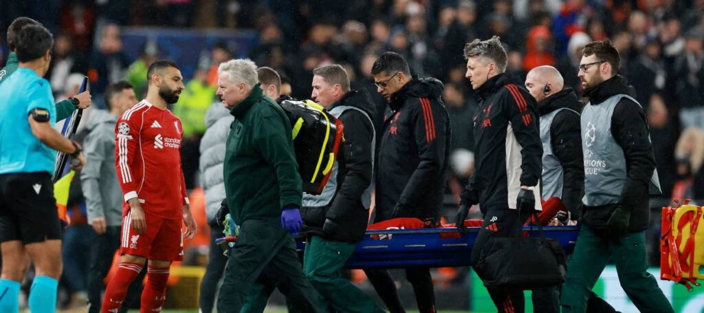 FPL notes: Ekitike injury, Slot on Isak + Salah benched again