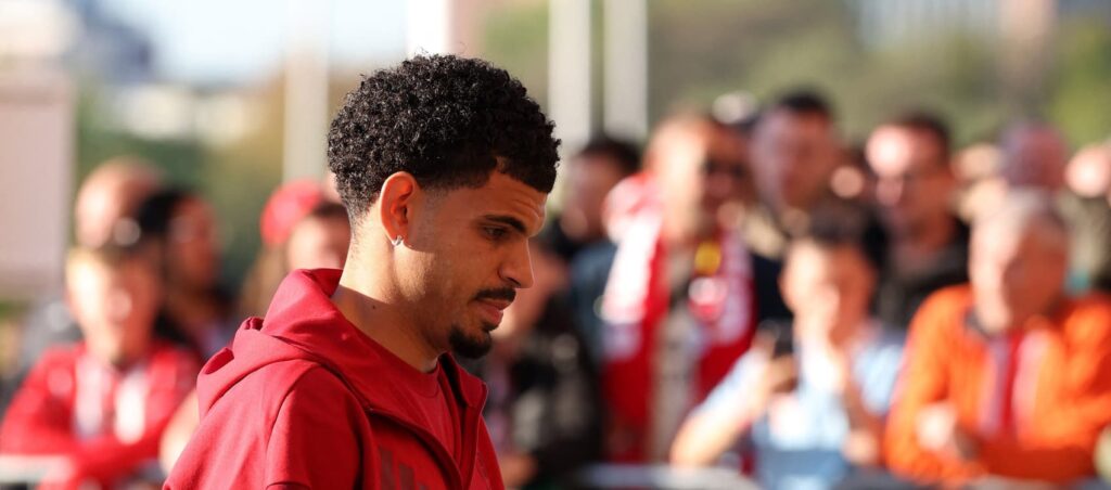 Sunderland v Forest team news: Ballard starts, Reinildo benched