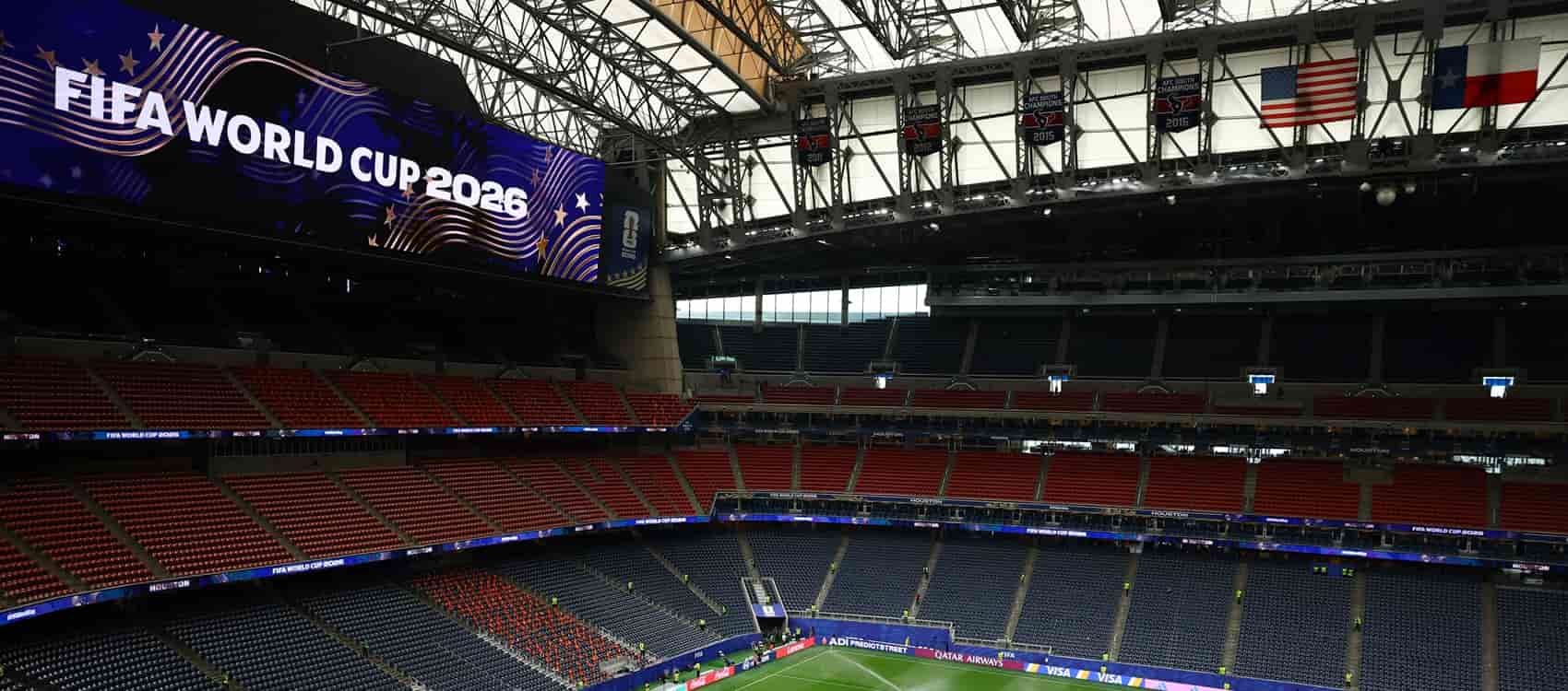 Netherlands v Sweden team news: Summerville benched